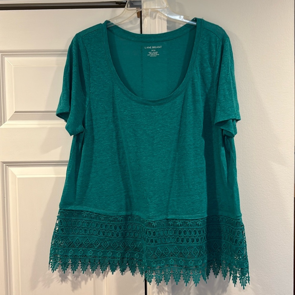 LANE BRYANT 14/16 top with stunning lace detail. NWOT.